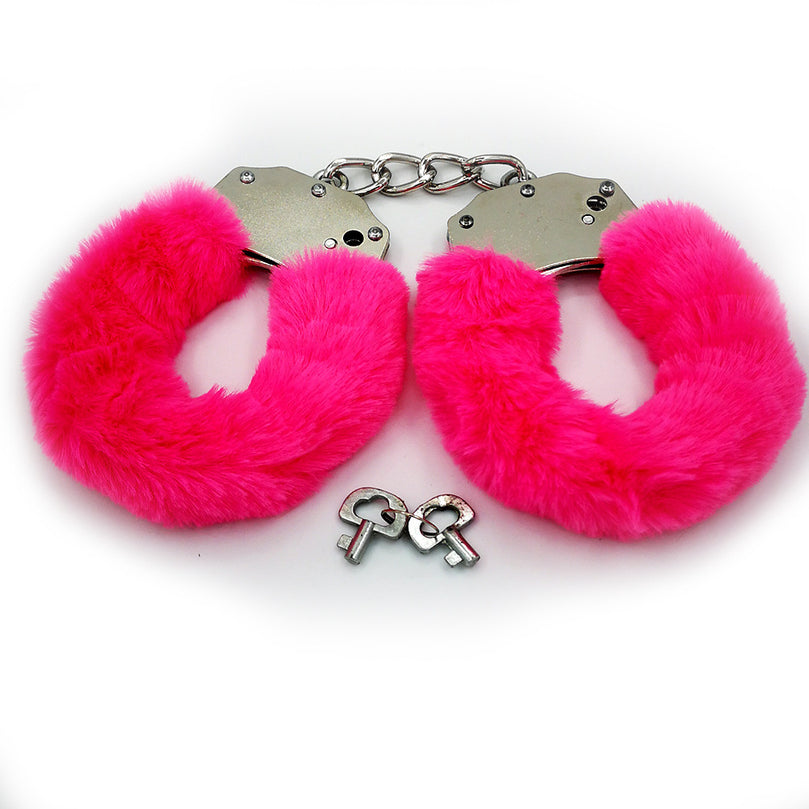 Plushy / Fuur Handucuffs ® Le Château Bdsm