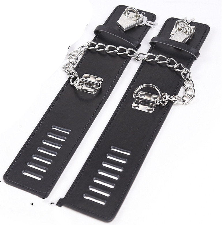 Leather Handcuff Lock ® Le Château Bdsm